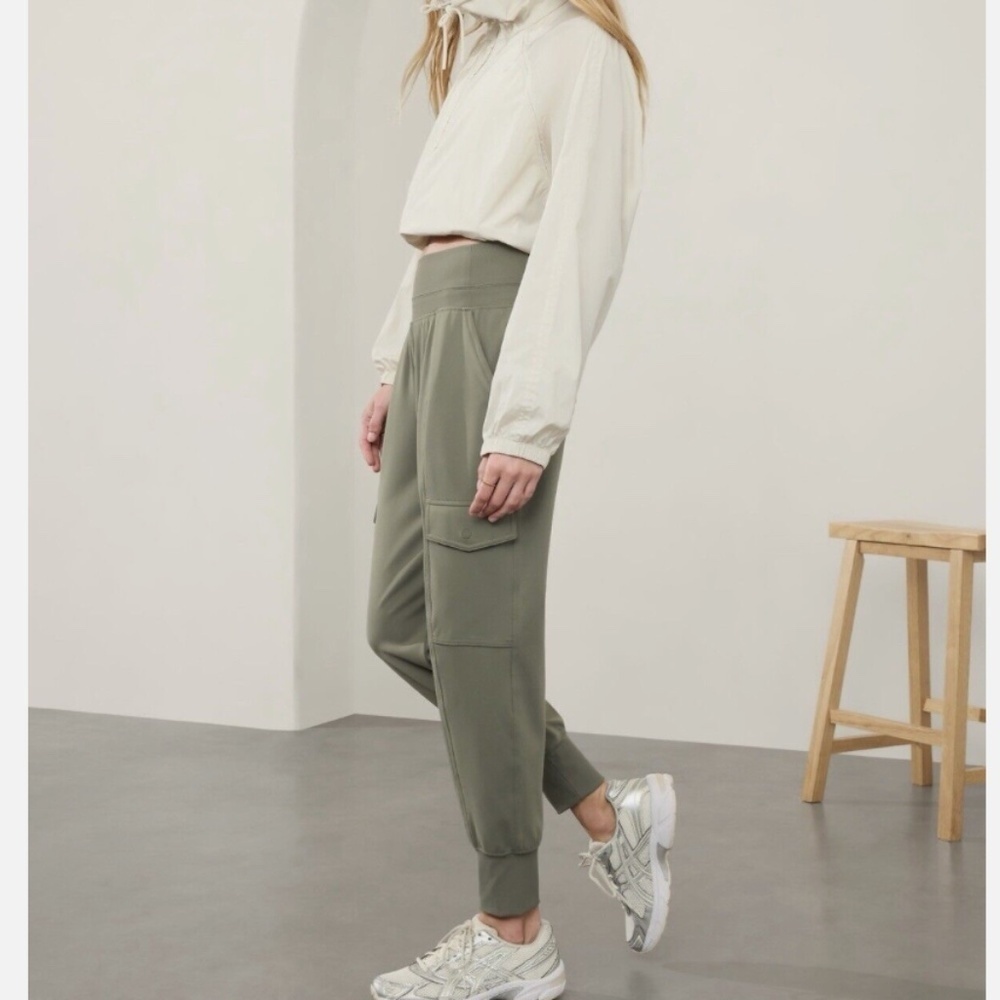 Athleta Venice High Rise Athleisure Cargo Jogger Moss Green Size Large - Picture 3 of 9